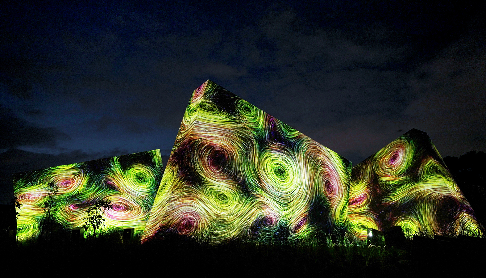 自然が自然のままアートとなる世界を体験できる大阪・長居植物園に常設