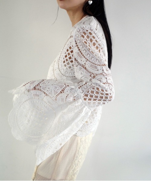 Ameri（アメリ）の「MEDI INDIAN 2WAY BIG LACE TOPS（Tシャツ