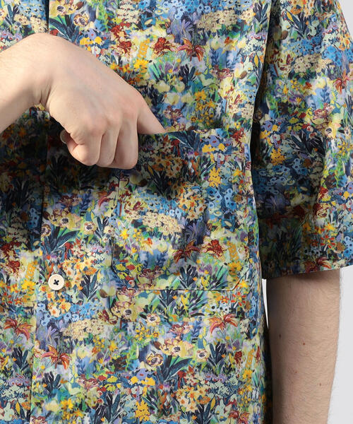 caban（キャバン）の「CABaN コットン フラワープリントハーフスリーブ