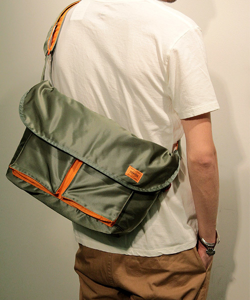BEAMS（ビームス）の「PORTER×BEAMS / 別注 TANKER MESSENGER BAG