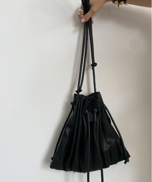 Ameri（アメリ）の「FAKE LEATHER PLEATS BAG（ハンドバッグ）」 - WEAR