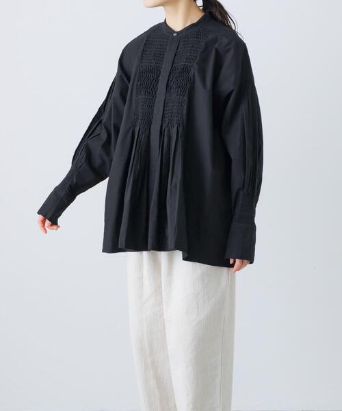 かぐれ（カグレ）の「コットンスモッキングブラウス（シャツ/ブラウス