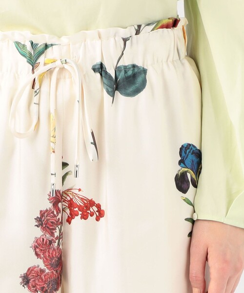 caban（キャバン）の「シルクツイル BLOOMIN' ART プリントパンツ