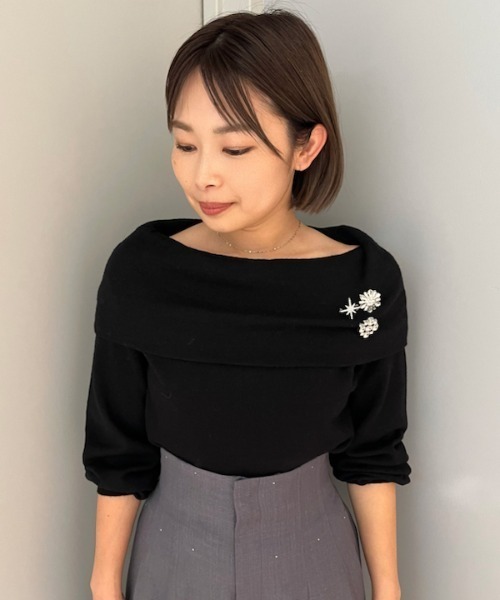 CELFORD（セルフォード）の「ブローチセットオフショルプルオーバー