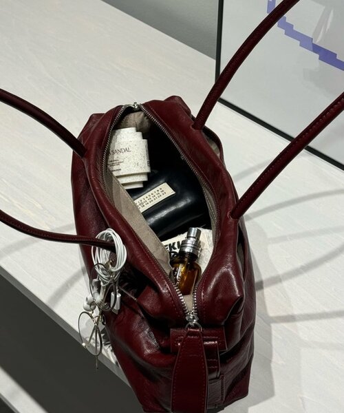 イアパピヨネ ロングボストンハンドルバッグ ボルドー バーガンディ