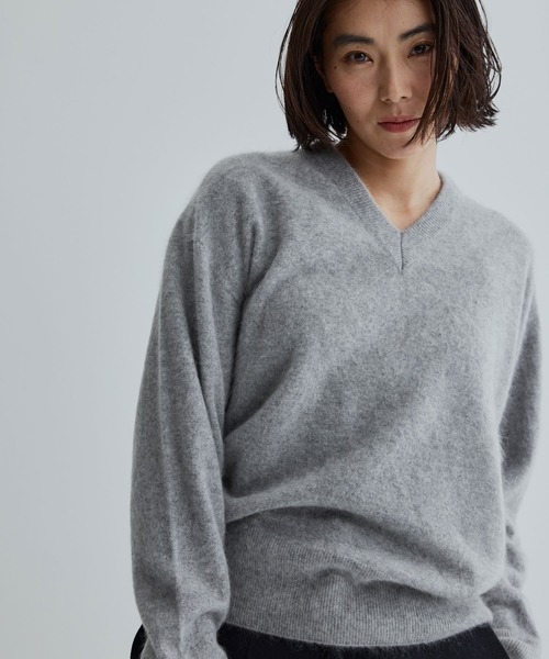 ATON（エイトン）の「【ATON/エイトン】ROYAL CASHMERE FUR V-NECK