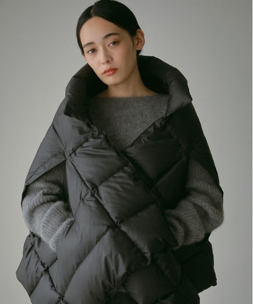 CASA FLINE（カーサフライン）の「リサイクルポリエステル襟付ダウン