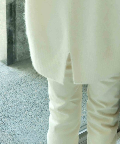 Jines（ジネス）の「フォックスカシミア・ ハイネックバックスリット