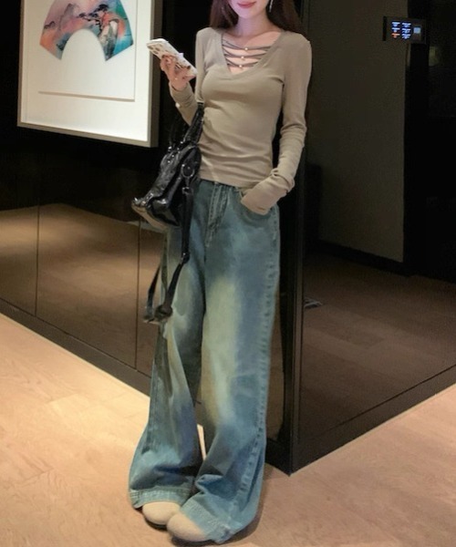 セール】パール付きクロスストラップVネックトップス（Tシャツ