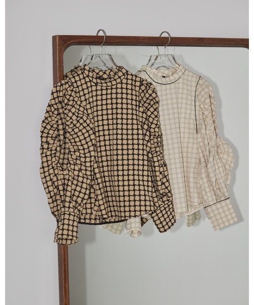 TODAYFUL（トゥデイフル）の「オープンショルダージャガードブラウス