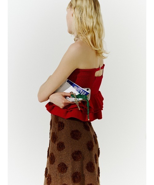 LILY BROWN（リリーブラウン）の「ラッフルフリルベアニットトップス