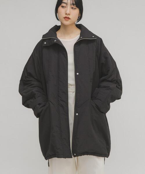 KBF（ケイビーエフ）の「モンスターパテッドミドルコート（ダウン