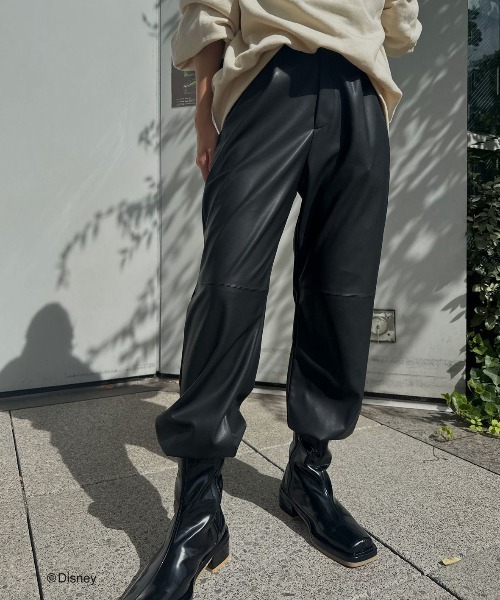Ameri（アメリ）の「Disney MICKEY TAG SYNTHETIC LEATHER PANTS