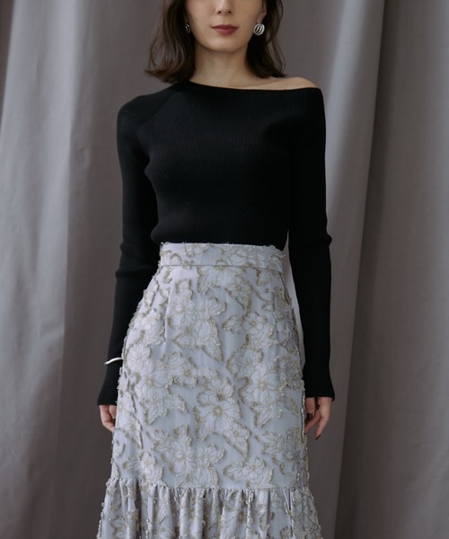 anuans（アニュアンス）の「アシメネックリブニットプルオーバー