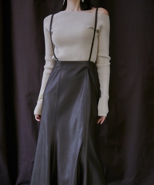 anuans（アニュアンス）の「アシメネックリブニットプルオーバー