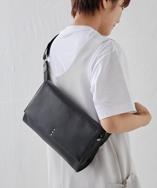 ear PAPILLONNER（イアパピヨネ）の「《本革》ワイドテープショルダー