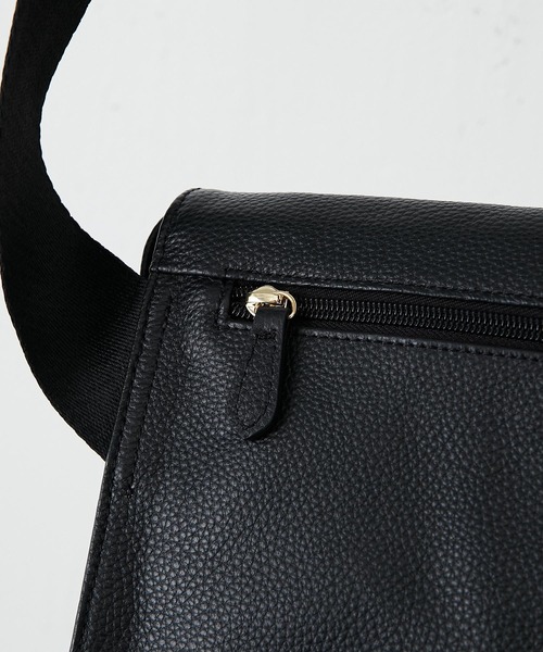 ear PAPILLONNER（イアパピヨネ）の「《本革》ワイドテープショルダー