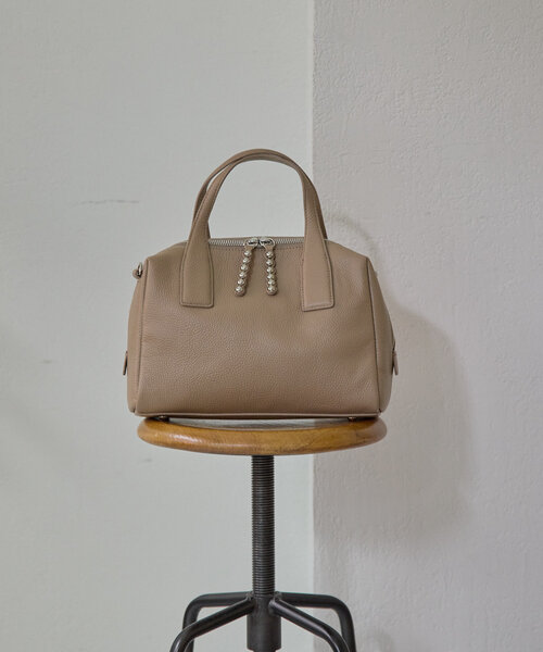 本革/ショルダー付き》スタッズボストンバッグ（ボストンバッグ）｜ear