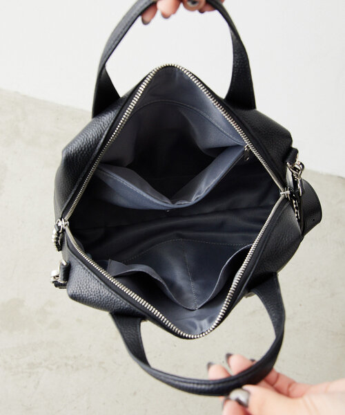 本革/ショルダー付き》スタッズボストンバッグ（ボストンバッグ）｜ear