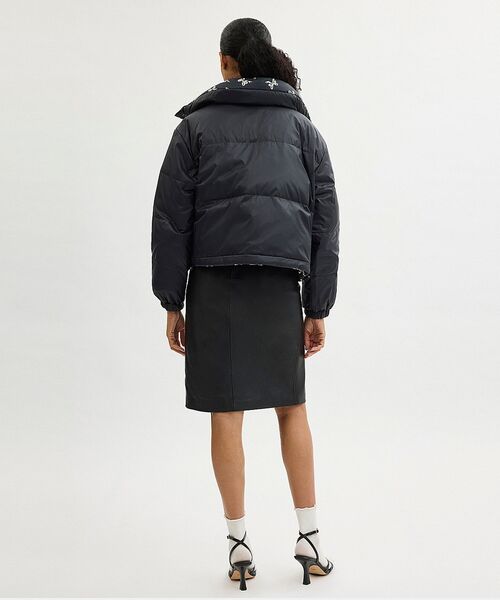 COACH（コーチ）の「リバーシブル クロップド パッファー・リサイクル