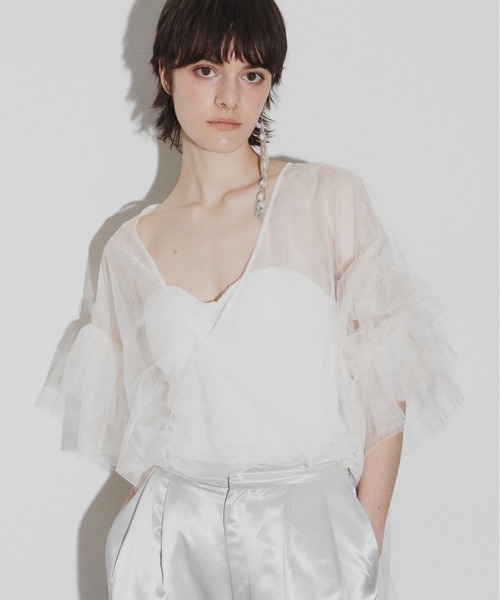 LA BELLE ETUDE（ラベルエチュード）の「Vネックボリュームチュール