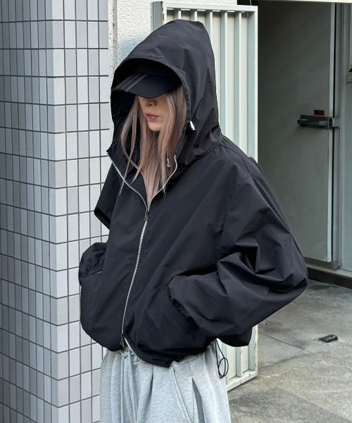 Chikashitsu +】unisex cropped hooded blouson / 【チカシツプラス