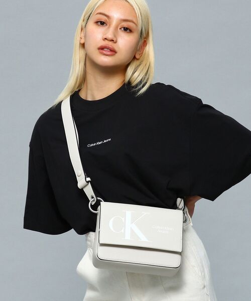 Calvin Klein（カルバン・クライン）の「SCULPT ボクシー クロスボディ