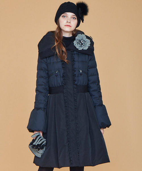 TO BE CHIC（トゥー ビー シック）の「フリルタフタダウンコート