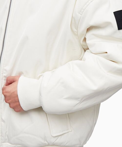 Calvin Klein（カルバン・クライン）の「リバーシブル シェルパ