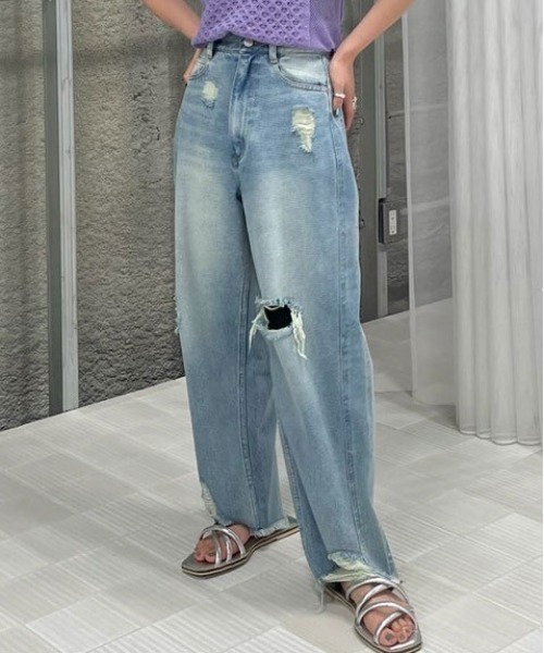 Ameri（アメリ）の「HEM FRINGE EGG DENIM PANTS（デニムパンツ）」 - WEAR