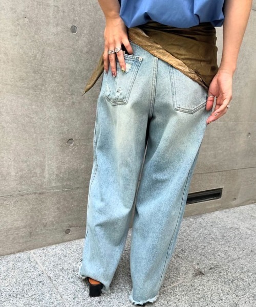 Ameri（アメリ）の「HEM FRINGE EGG DENIM PANTS（デニムパンツ）」 - WEAR