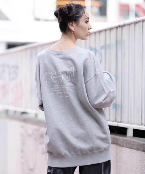X-girl（エックスガール）の「WEB限定｜WORDS LOGO WIDE CREW SWEAT