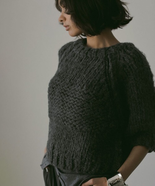 ETRE TOKYO（エトレトウキョウ）の「ブラッシュドハーフスリーブハンド