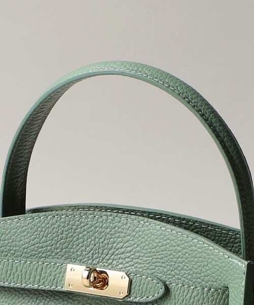 AULENTTI（オウレンティ）の「＜AULENTTI＞TRAPEZELINE BAG