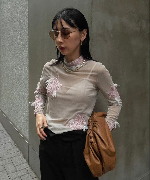 Ameri（アメリ）の「UND FUR EMBROIDERY SKIN TOP（Tシャツ/カットソー
