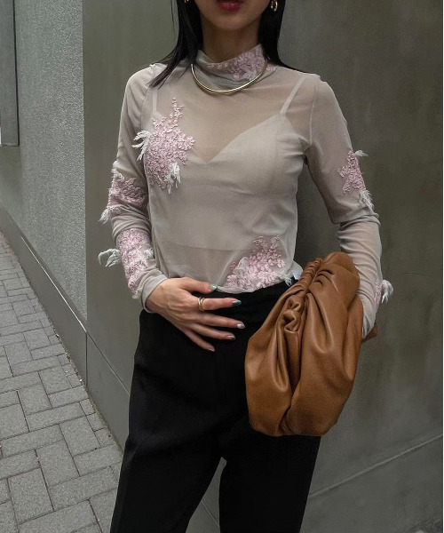 Ameri（アメリ）の「UND FUR EMBROIDERY SKIN TOP（Tシャツ/カットソー