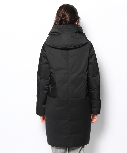 allureville（アルアバイル）の「異素材切り替えボリュームショール