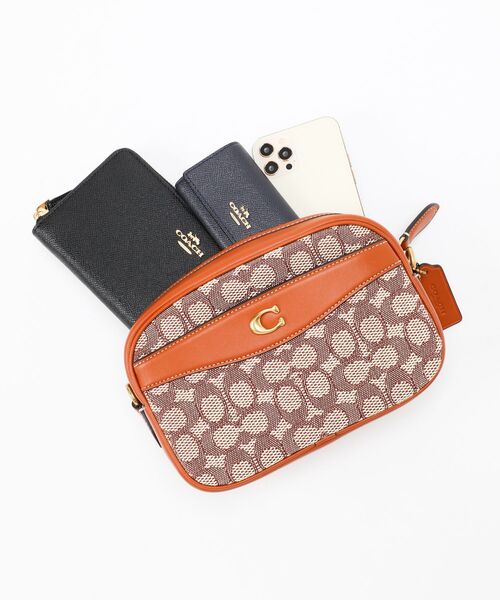COACH（コーチ）の「カメラ バッグ・シグネチャー テキスタイル ジャ