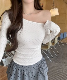 オフショル オフショルダートップス 肩出し」に該当するファッション