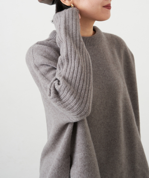 IENA（イエナ）の「ウールカシミヤ脇スリットクルーネックプルオーバー