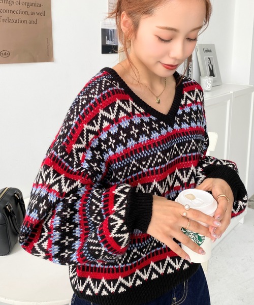 moment+（モーメントプラス）の「6G 幾何学模様ジャガードVネック