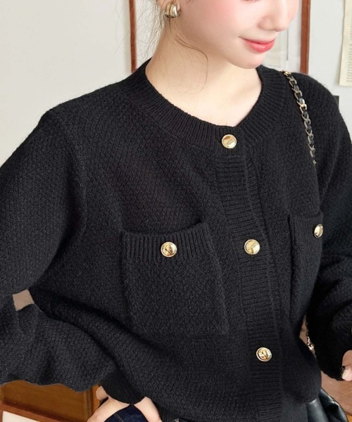 moment+（モーメントプラス）の「Wポケット金ボタンニットカーディガン