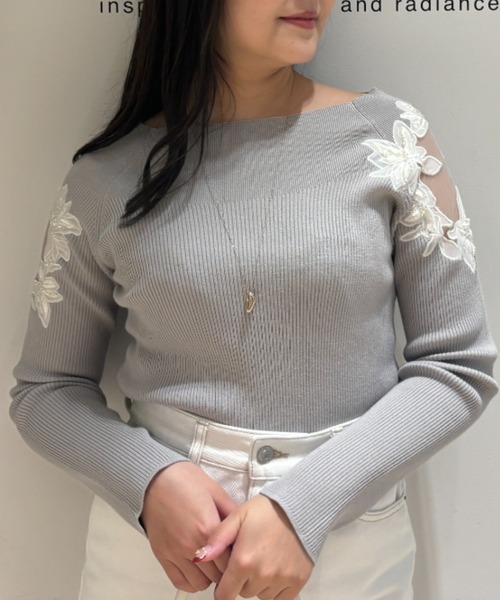 Apuweiser-riche（アプワイザーリッシェ）の「アシメ刺繍リブニット