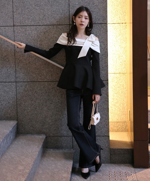 Rirandture（リランドチュール）の「オフショルリボンドッキングニット