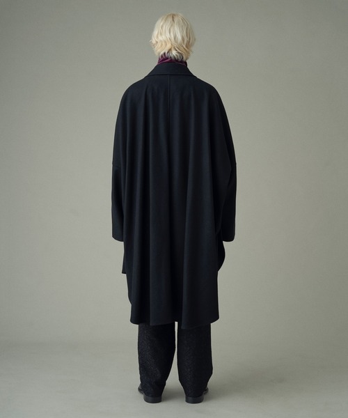 Juha（ユハ）の「OVERSIZED PONCHO COAT（チェスターコート）」 - WEAR