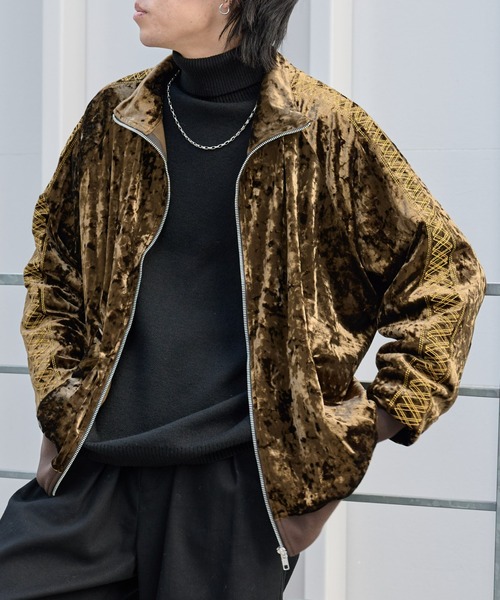 COLONY 2139（コロニートゥーワンスリーナイン）の「クラッシュベロア