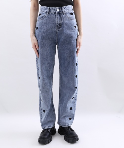 WC（ダブル シー）の「ハート刺繍デニム（デニムパンツ）」 - WEAR