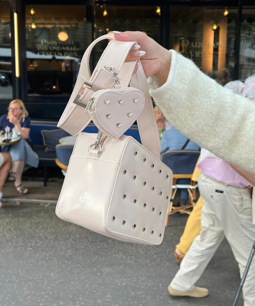 epine（エピヌ）の「e Heart pouch shoulder strap bag heart studs