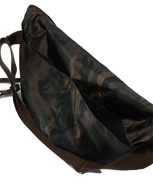 Felisi（フェリージ）の「Felisi / 別注 迷彩柄メッセンジャーバッグ