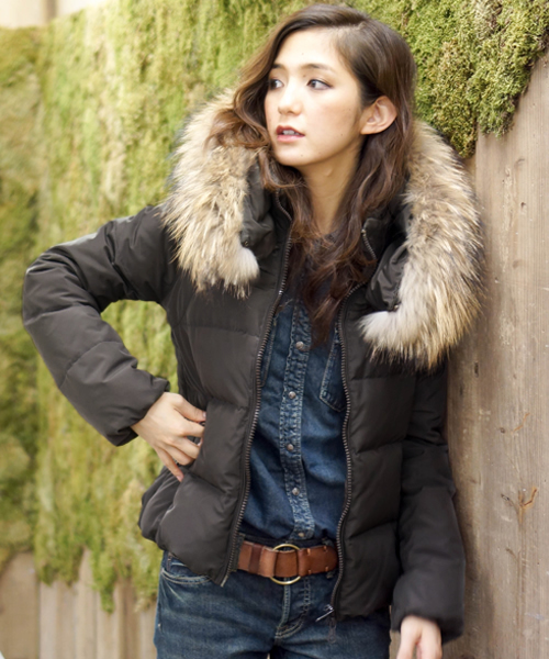 goa（ゴア）の「ラクーンファー付スタンドカラーダウンジャケット